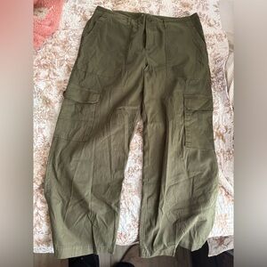 Universal Thread green Cargo Pants